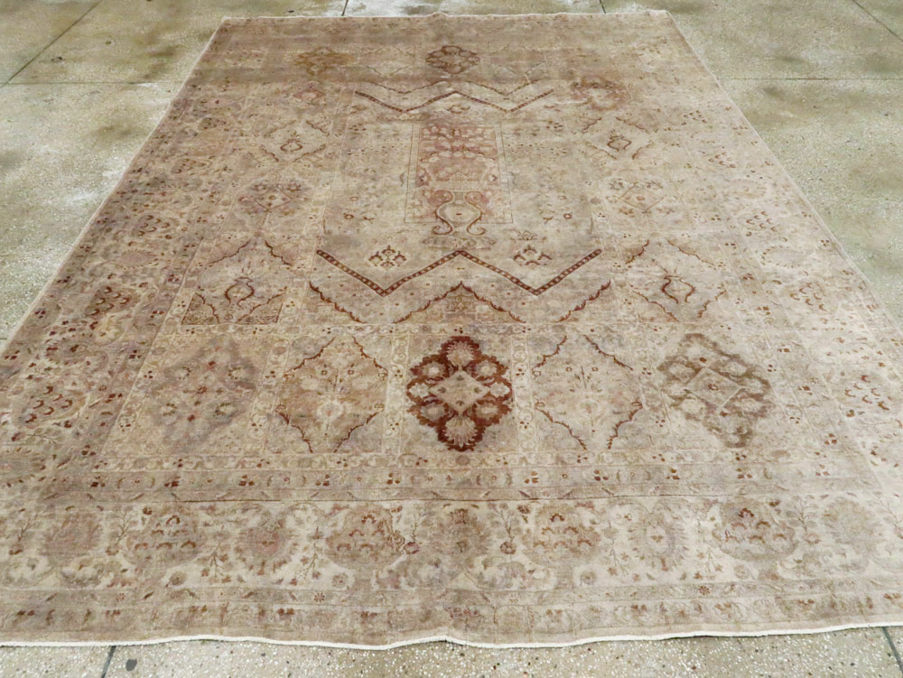 Antique Persian Tabriz Carpet, No.23550 - Galerie Shabab