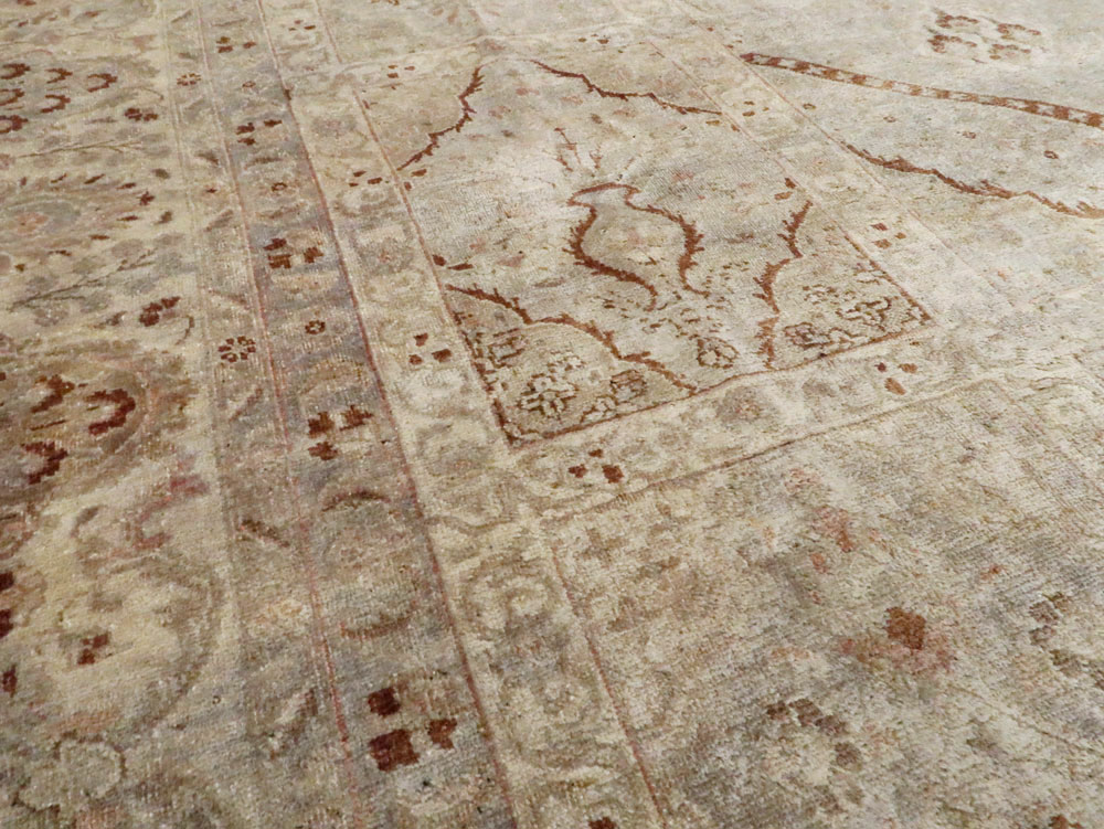 Antique Persian Tabriz Carpet, No.23550 - Galerie Shabab