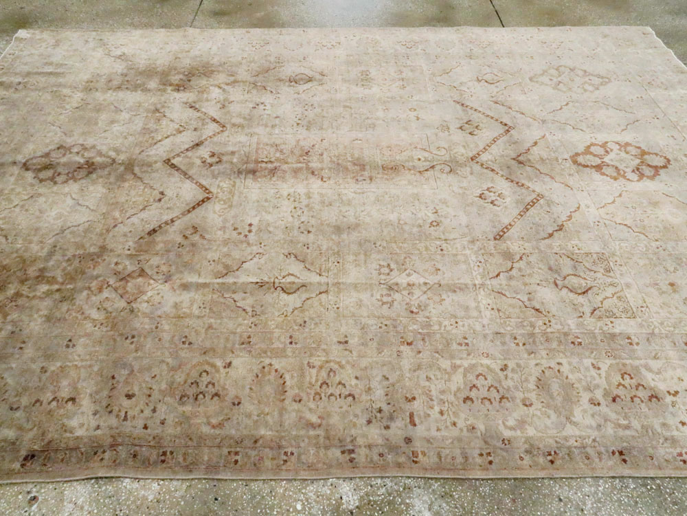 Antique Persian Tabriz Carpet, No.23550 - Galerie Shabab