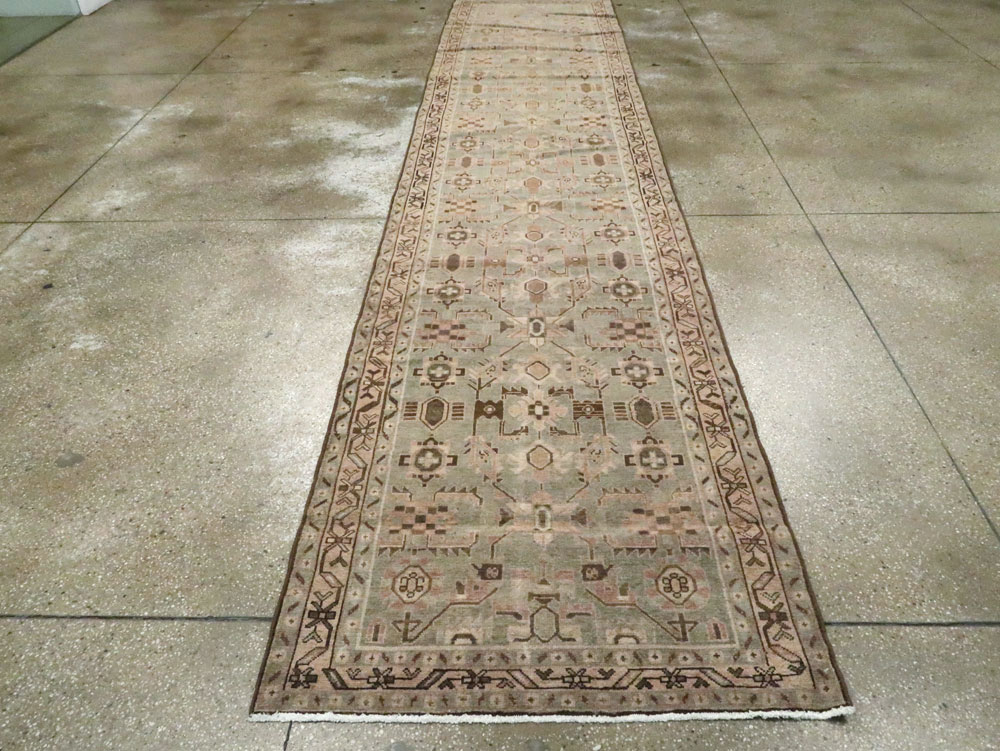 Vintage Persian Malayer Runner, No.23565 - Galerie Shabab