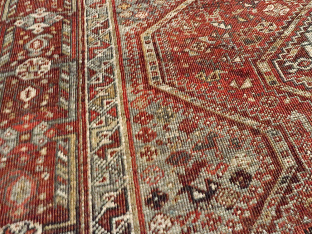Antique Persian Shiraz Rug, No.23575 - Galerie Shabab