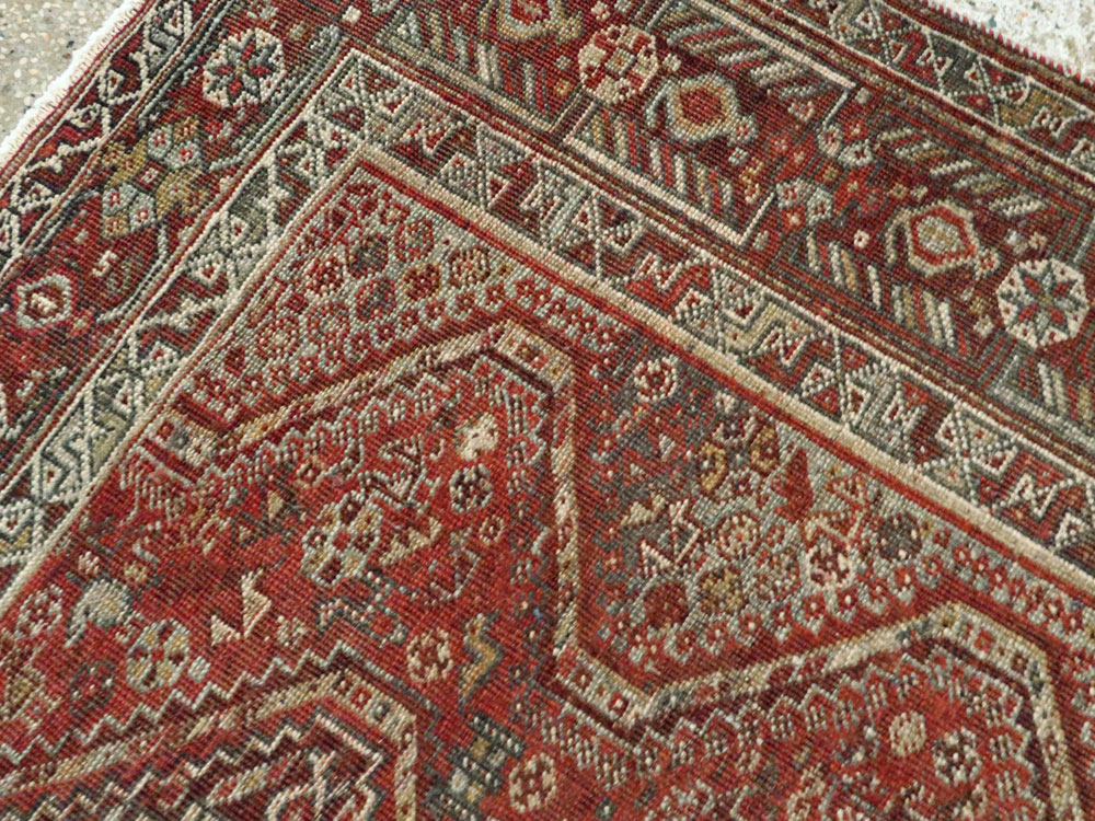 Antique Persian Shiraz Rug, No.23575 - Galerie Shabab