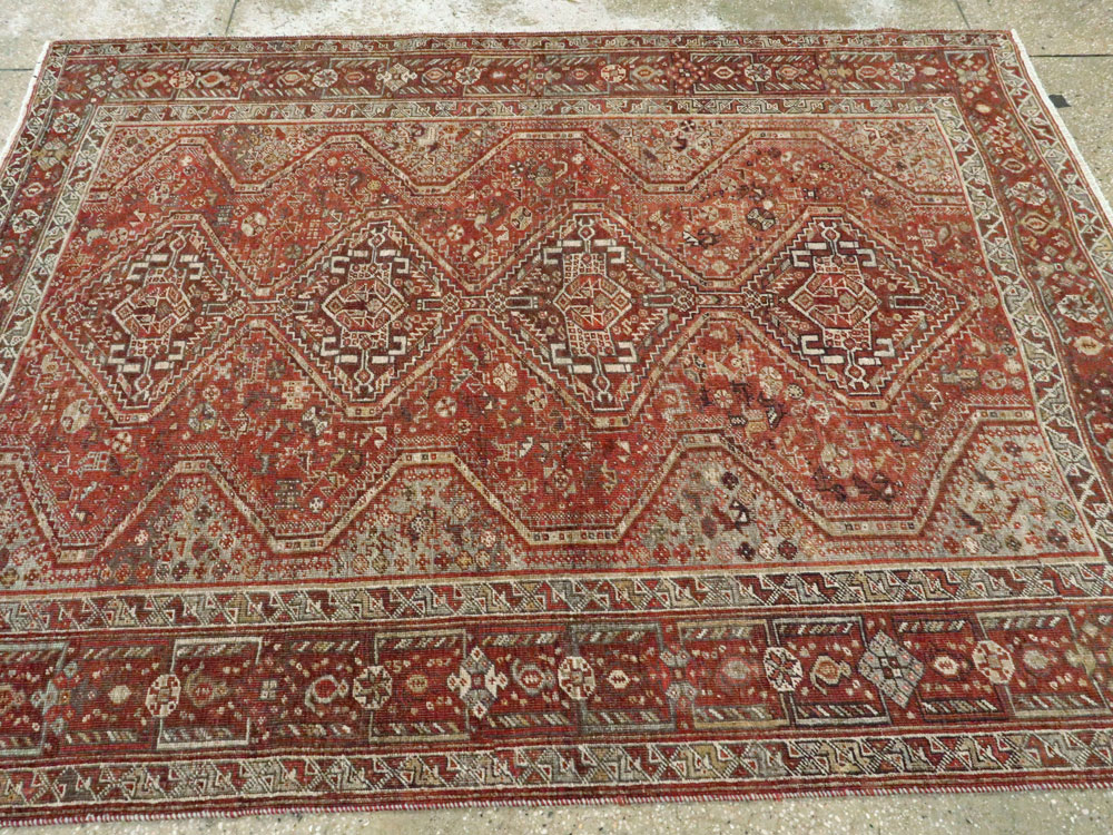 Antique Persian Shiraz Rug, No.23575 - Galerie Shabab