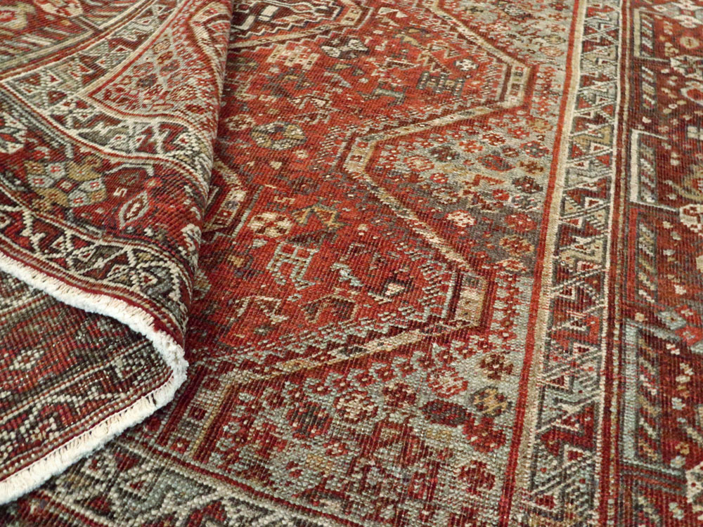 Antique Persian Shiraz Rug, No.23575 - Galerie Shabab
