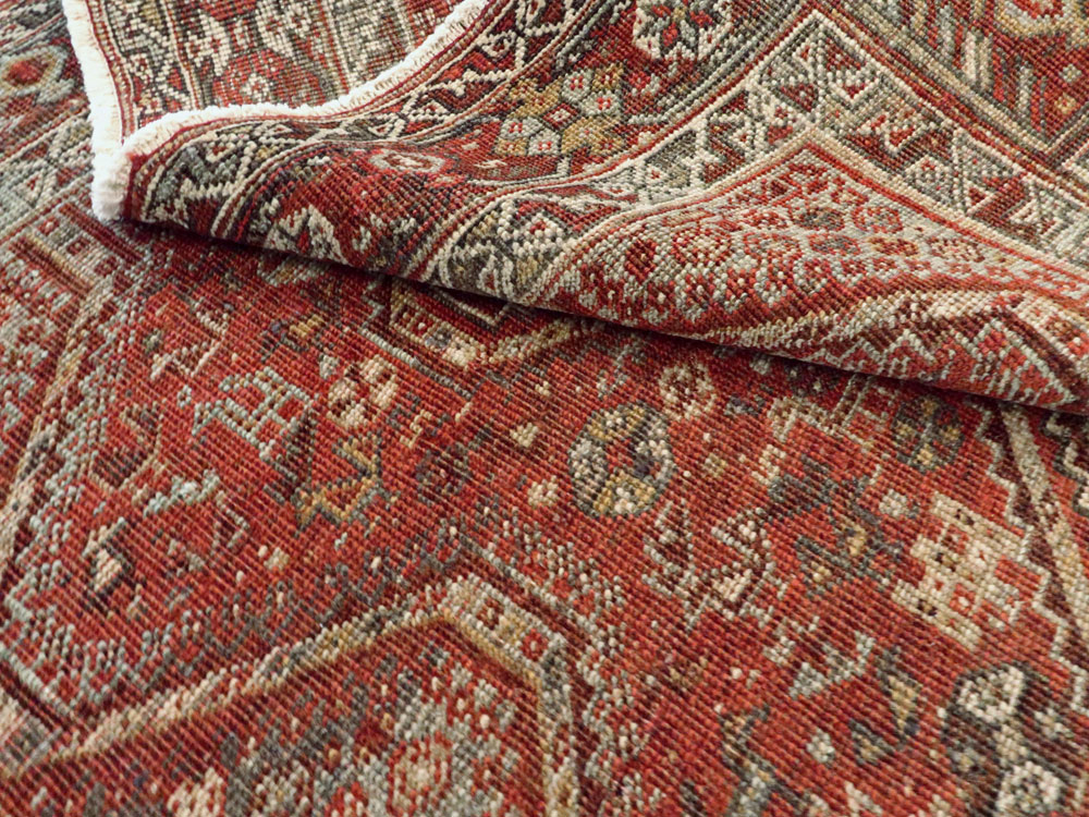 Antique Persian Shiraz Rug, No.23575 - Galerie Shabab