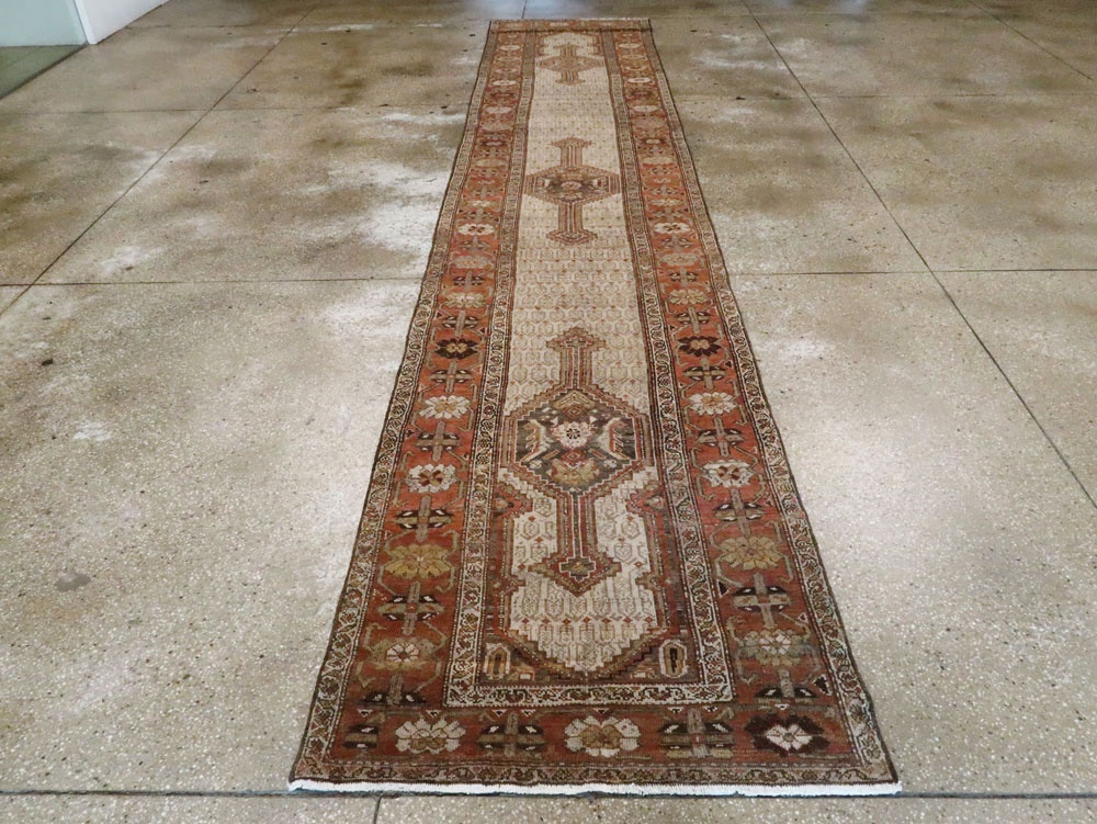 Vintage Persian Malayer Runner, No.23594 - Galerie Shabab