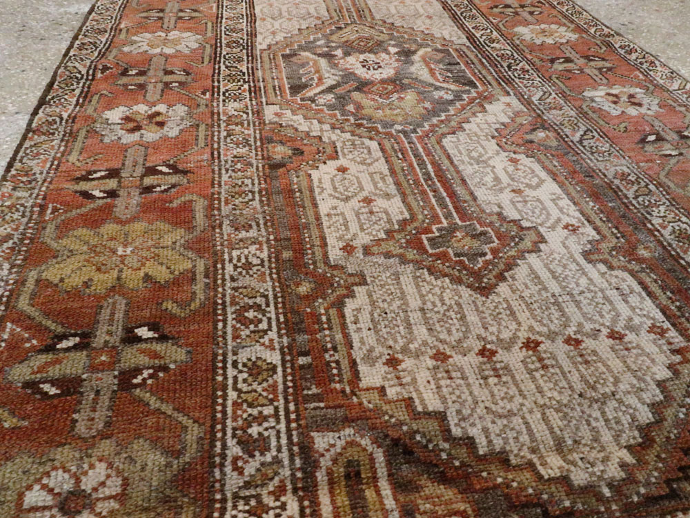 Vintage Persian Malayer Runner, No.23594 - Galerie Shabab