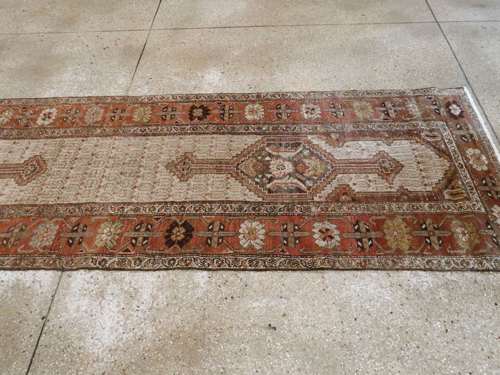 Vintage Persian Malayer Runner, No.23594 - Galerie Shabab