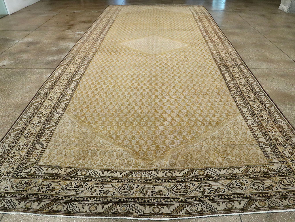 Antique Persian Malayer Gallery Carpet, No.23597 - Galerie Shabab