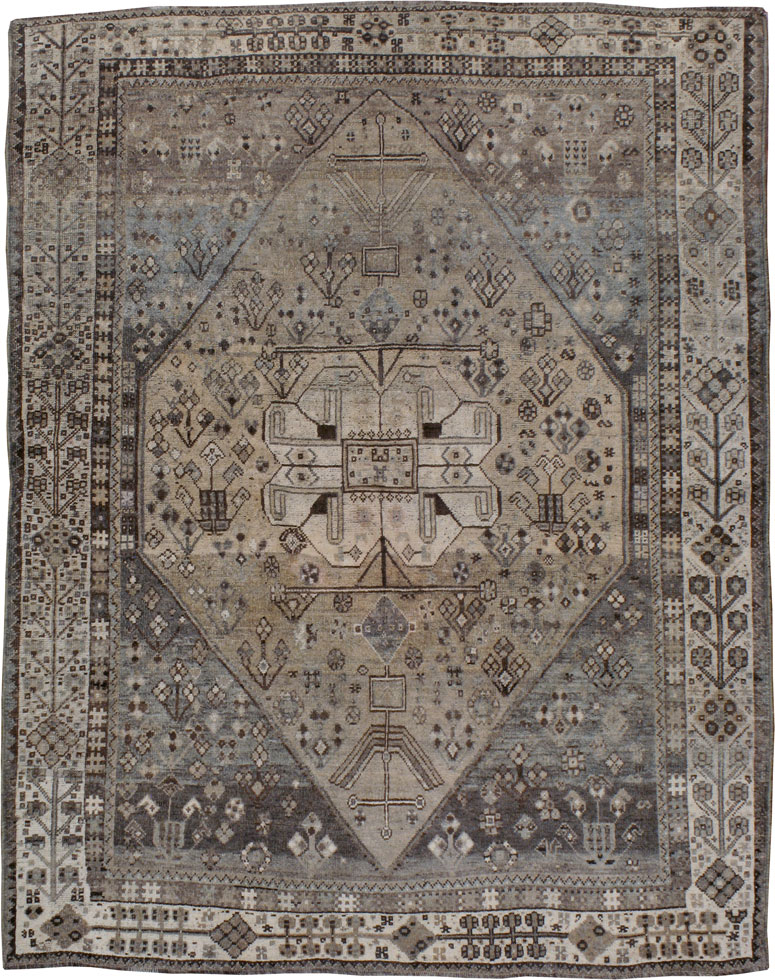 Antique Shiraz Persian Rug, No.23610 - Galerie Shabab