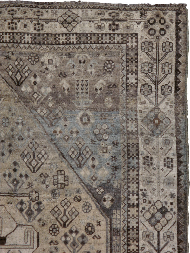 Antique Shiraz Persian Rug, No.23610 - Galerie Shabab
