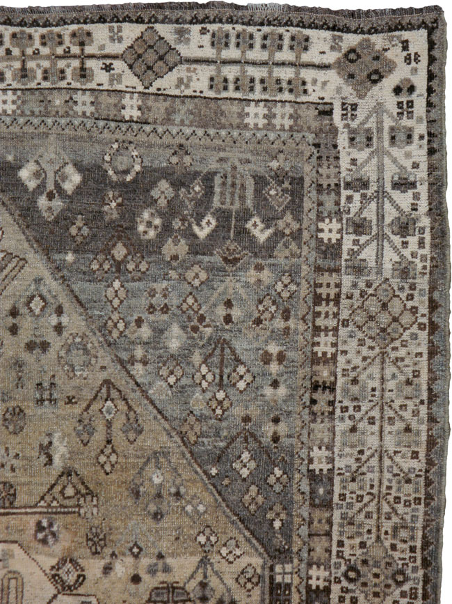 Antique Shiraz Persian Rug, No.23610 - Galerie Shabab