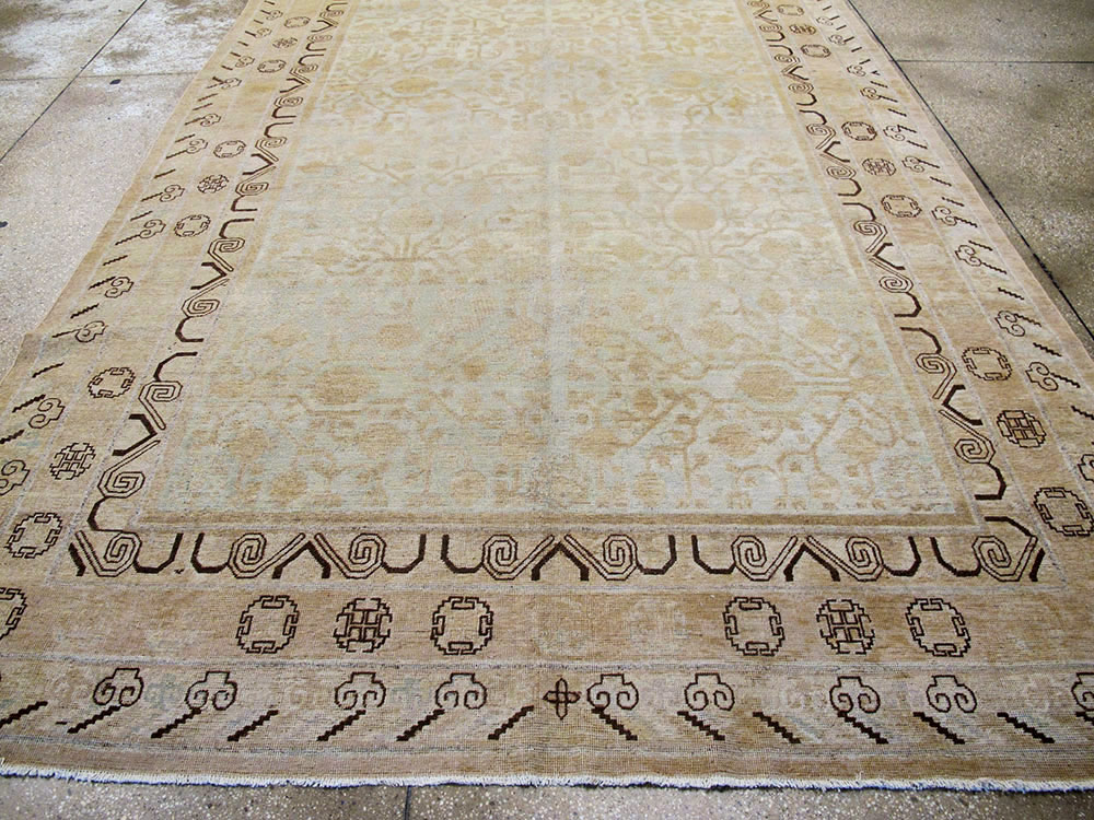 Vintage East Turkestan Khotan Gallery Carpet, No.23621 - Galerie Shabab