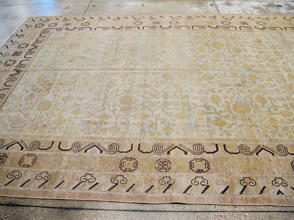 Vintage East Turkestan Khotan Gallery Carpet, No.23621 - Galerie Shabab
