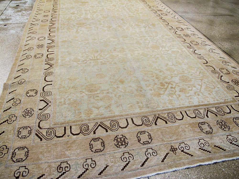 Vintage East Turkestan Khotan Gallery Carpet, No.23621 - Galerie Shabab