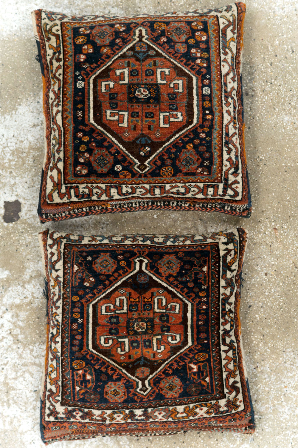Antique Persian Northwest Bag Face Pillow, No.23640 - Galerie Shabab