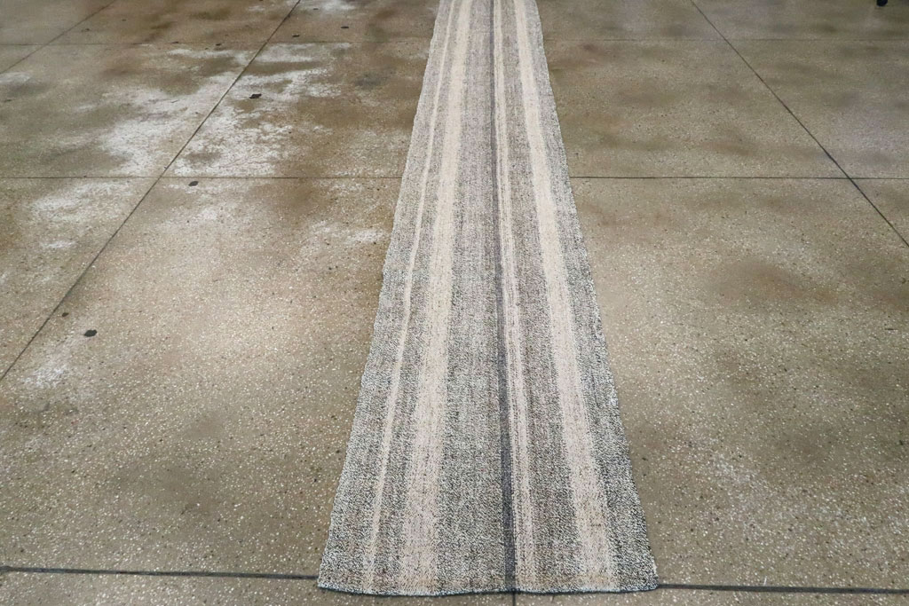 Vintage Turkish Kilim runner, No.23645 - Galerie Shabab