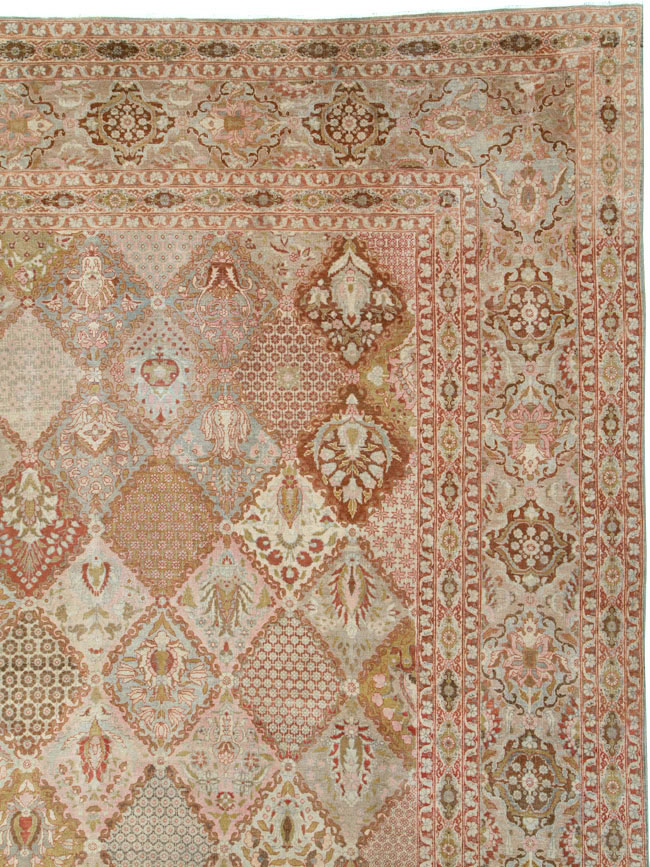 Vintage Persian Qazvin Carpet, No.23657 - Galerie Shabab