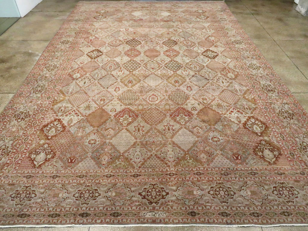 Vintage Persian Qazvin Carpet, No.23657 - Galerie Shabab