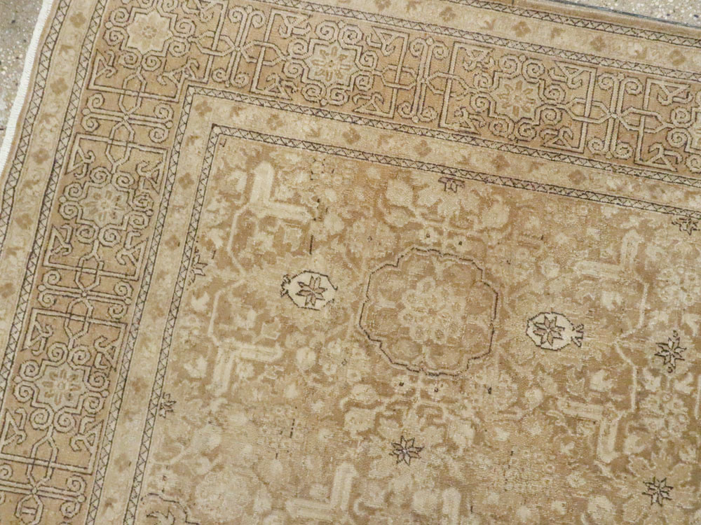 Antique Persian Tabriz Rug, No.23671 - Galerie Shabab