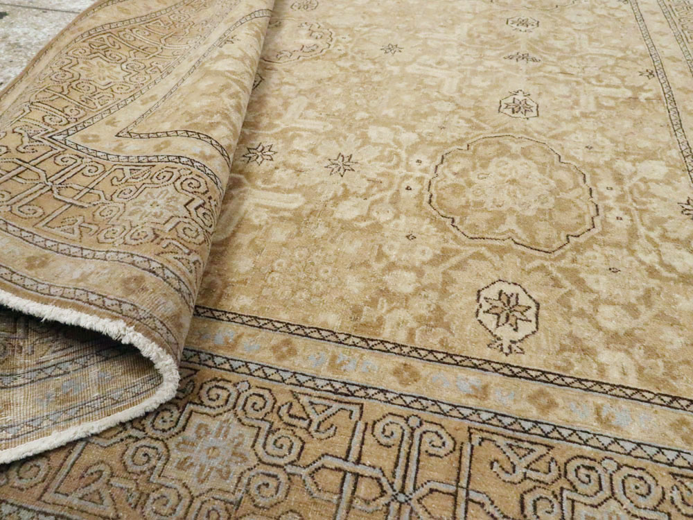 Antique Persian Tabriz Rug, No.23671 - Galerie Shabab