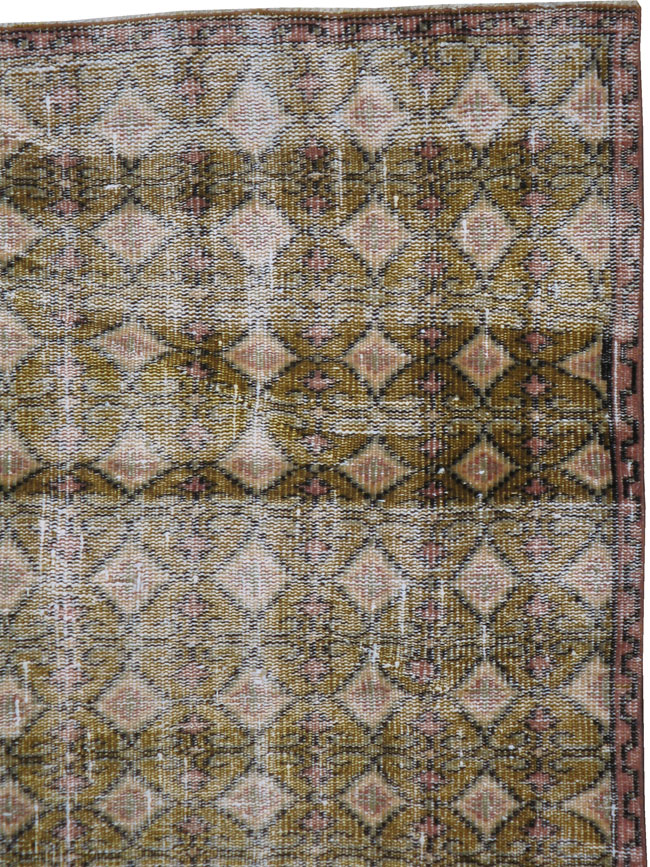 Distressed Vintage Anatolian Rug, No.23824 - Galerie Shabab