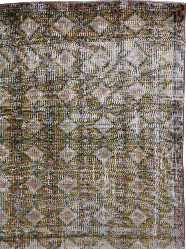 Distressed Vintage Anatolian Rug, No.23824 - Galerie Shabab