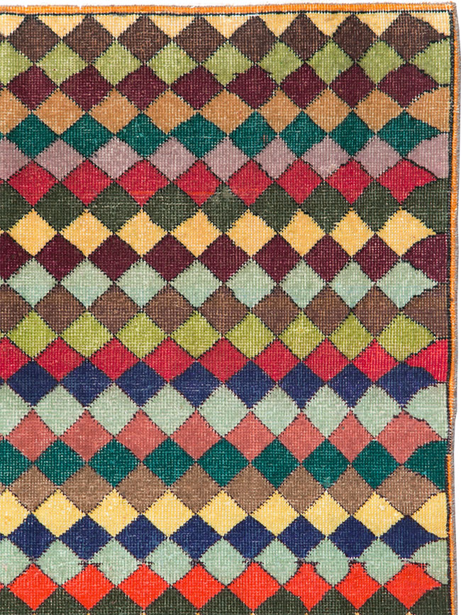 Vintage Turkish Anatolian Accent Rug, No.23825 - Galerie Shabab