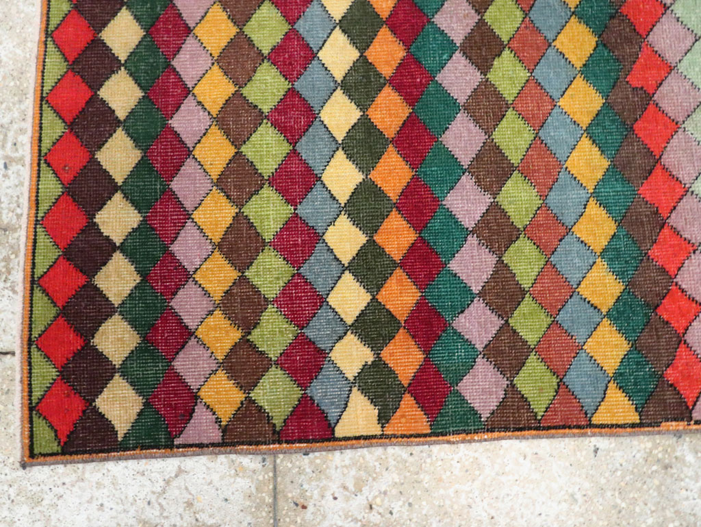Vintage Turkish Anatolian Accent Rug, No.23825 - Galerie Shabab