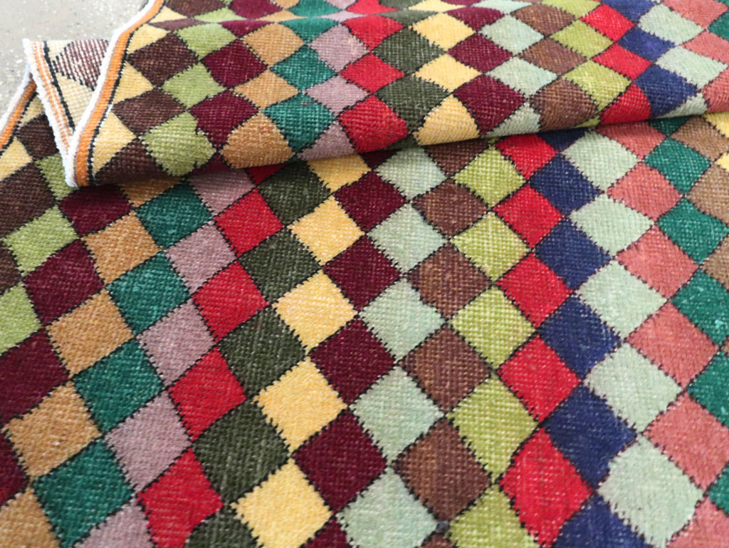 Vintage Turkish Anatolian Accent Rug, No.23825 - Galerie Shabab