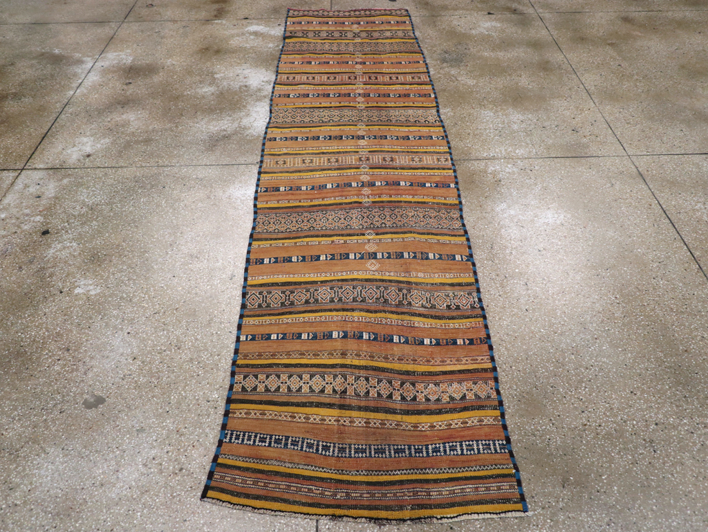 Vintage Persian Flatweave Kilim Runner, No.23856 - Galerie Shabab
