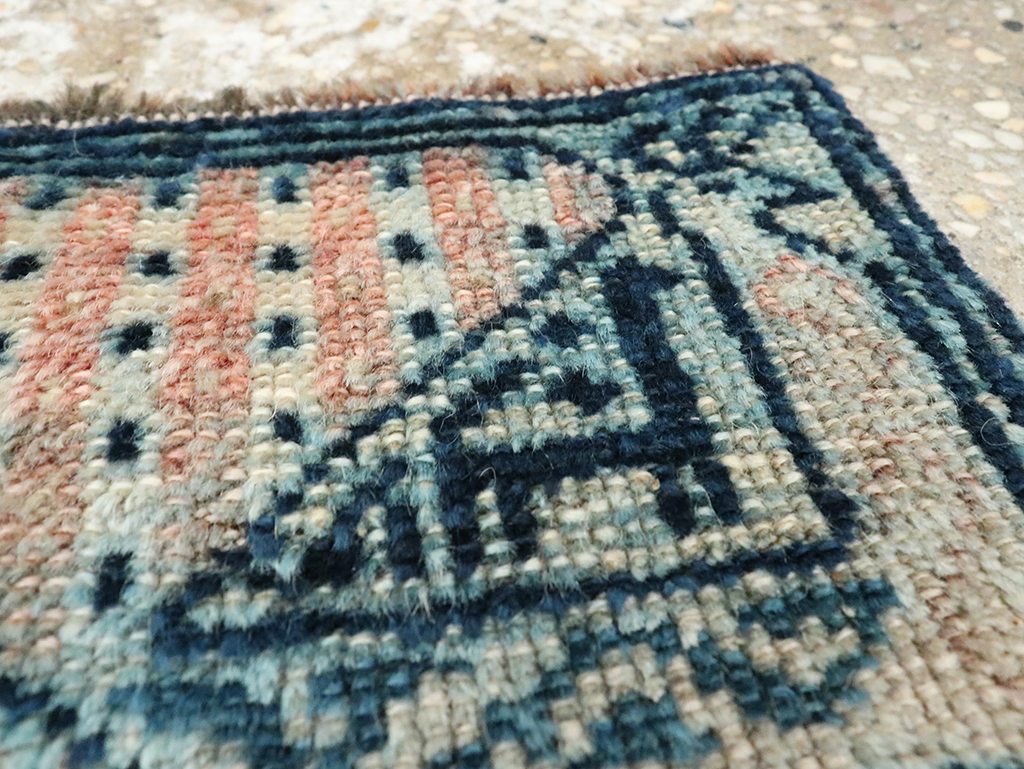 Vintage Persian Qashqai Rug, No.23946 - Galerie Shabab