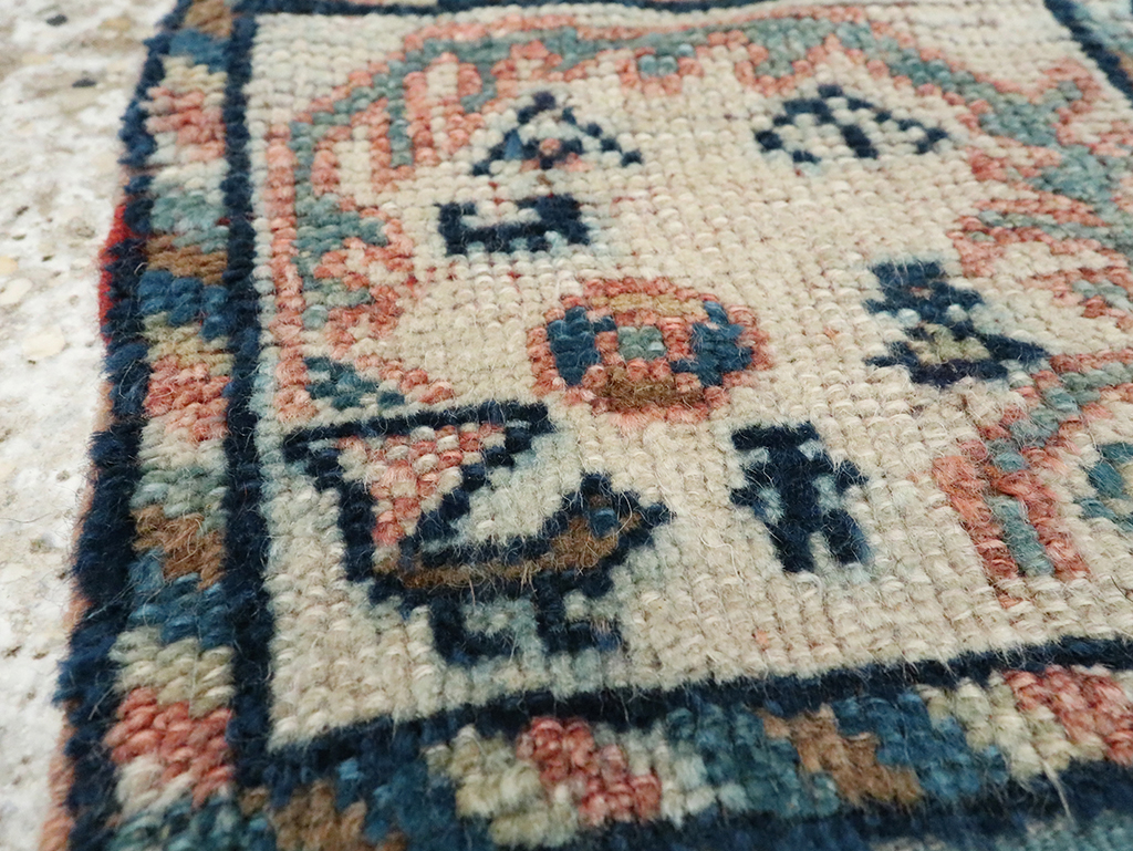 Vintage Persian Qashqai Rug, No.23947 - Galerie Shabab