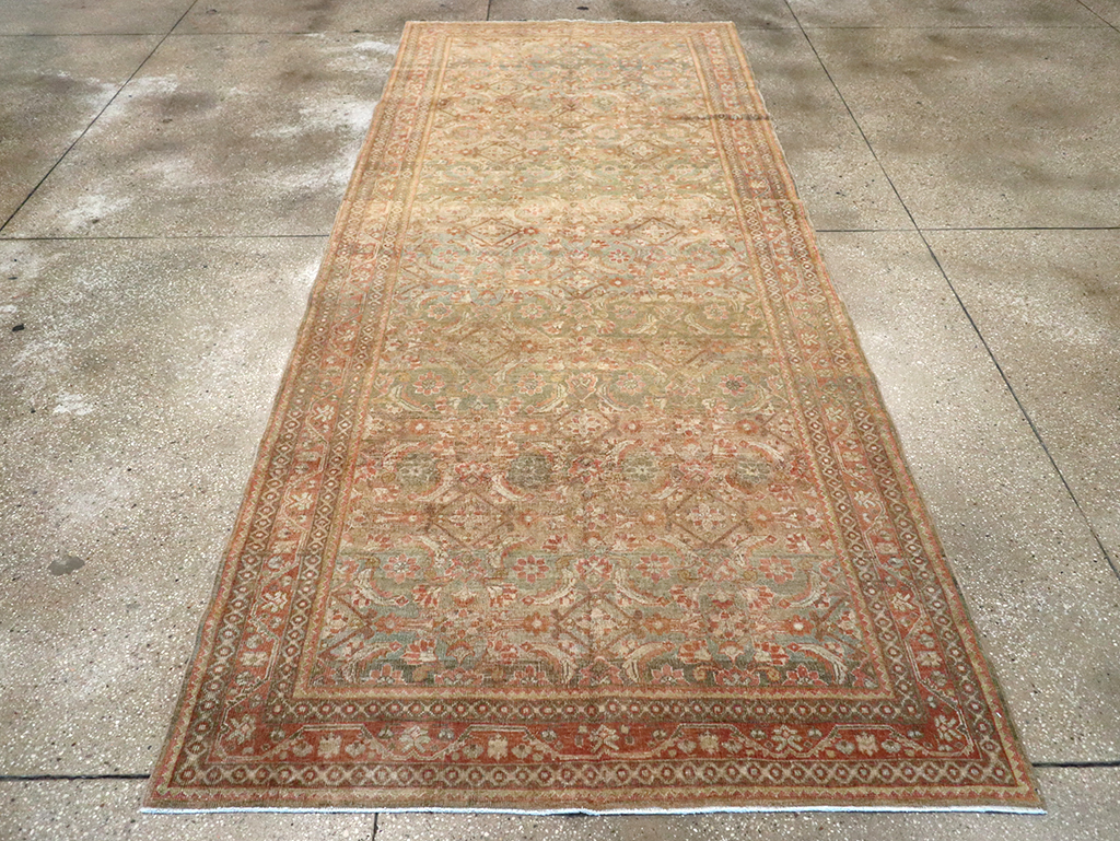 Antique Persian Mahal Gallery Carpet, No.23969 - Galerie Shabab