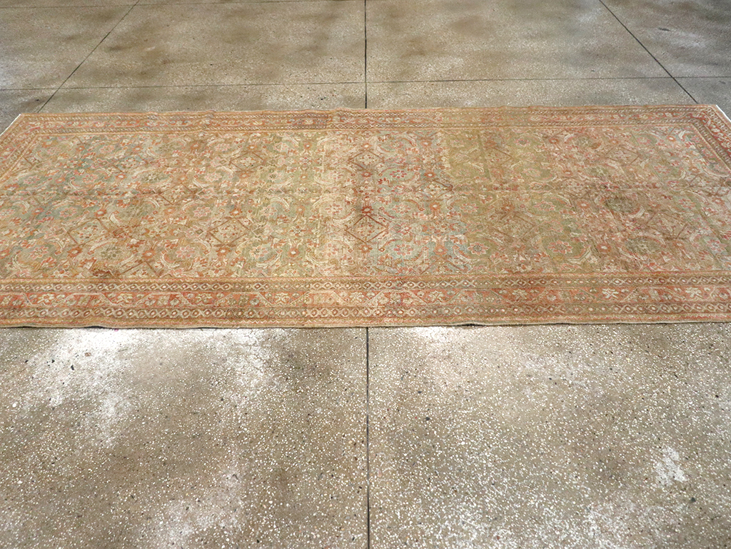 Antique Persian Mahal Gallery Carpet, No.23969 - Galerie Shabab