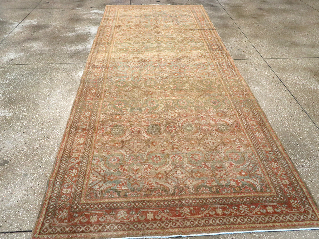 Antique Persian Mahal Gallery Carpet, No.23969 - Galerie Shabab