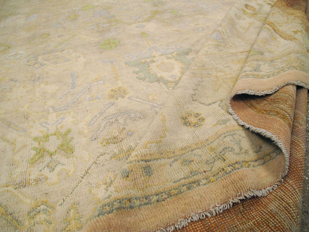Antique Turkish Oushak Carpet, No.23978 - Galerie Shabab
