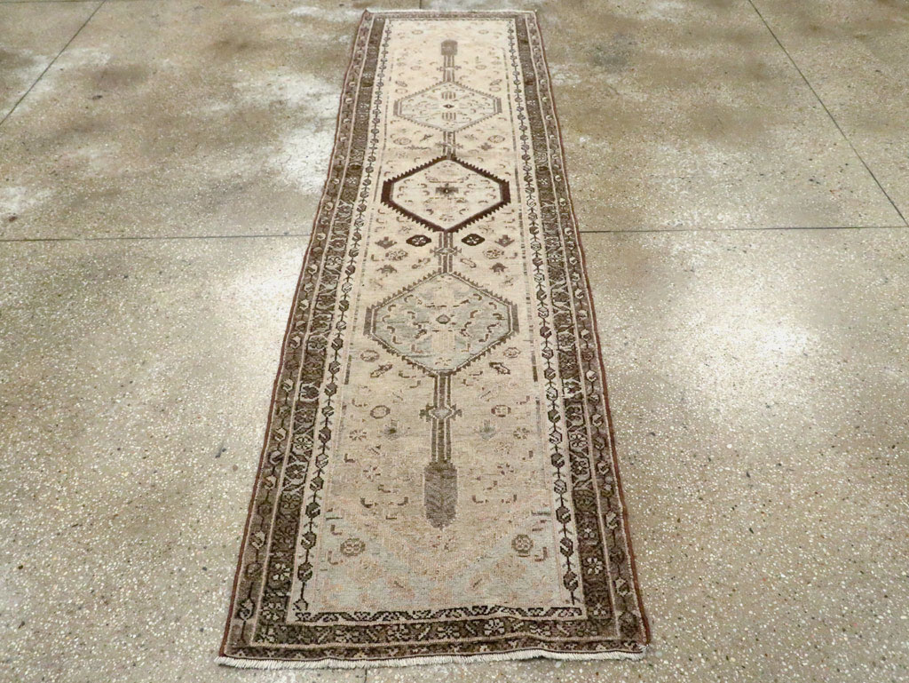 Vintage Persian Malayer Runner, No.23987 - Galerie Shabab