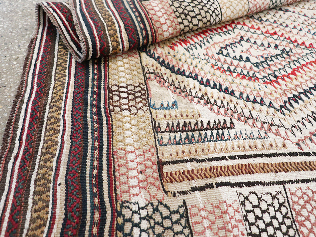 Vintage Persian Flatweave Kilim Throw Rug, No.24045 - Galerie Shabab