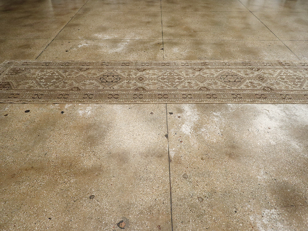 Antique Persian Shiraz Long Runner, No.24051 - Galerie Shabab