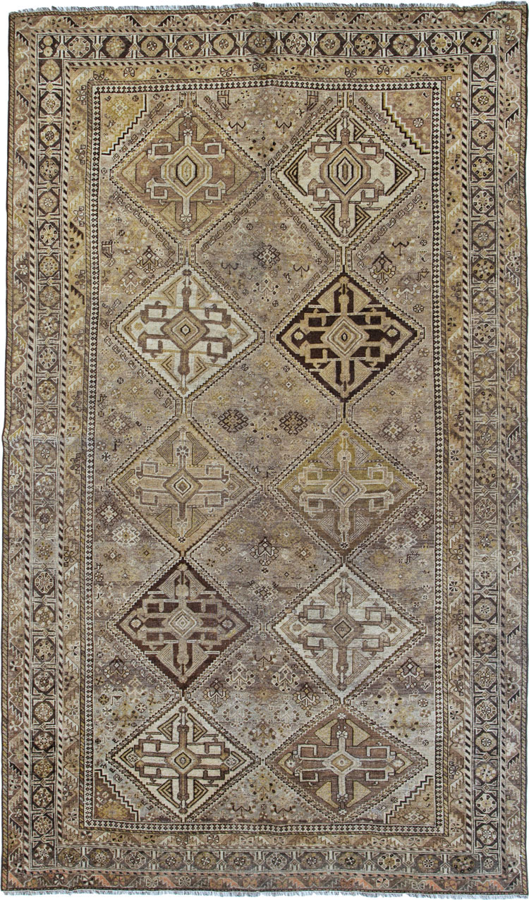 Antique Persian Shiraz Rug, No.24060 - Galerie Shabab