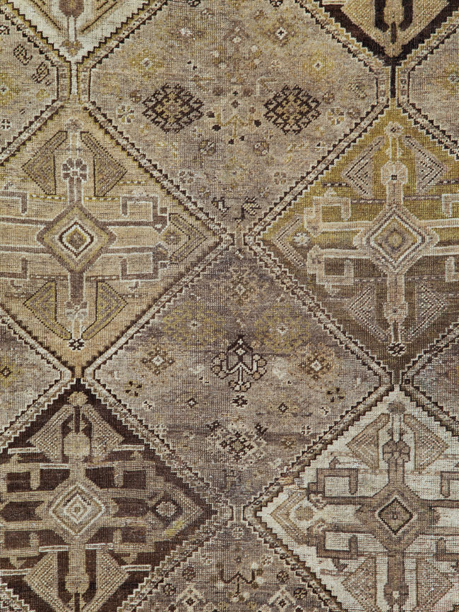 Antique Persian Shiraz Rug, No.24060 - Galerie Shabab