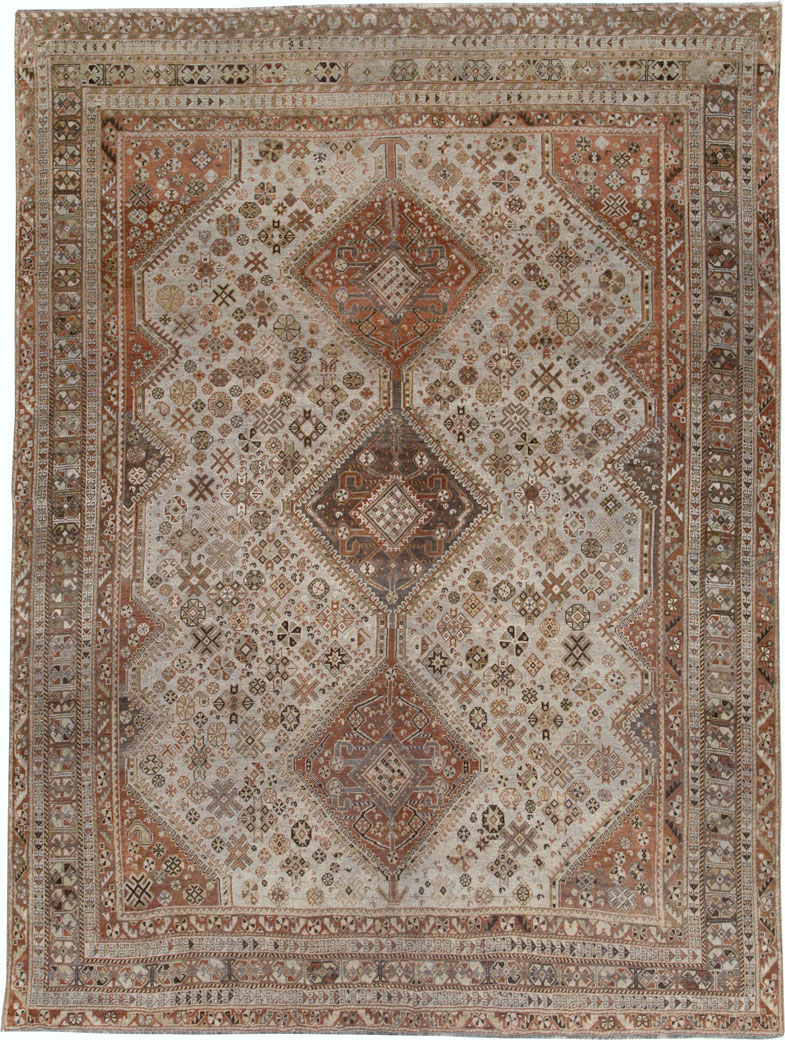 Antique Persian Shiraz Carpet, No.24061 - Galerie Shabab
