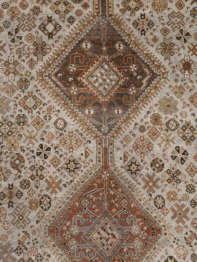 Antique Persian Shiraz Carpet, No.24061 - Galerie Shabab