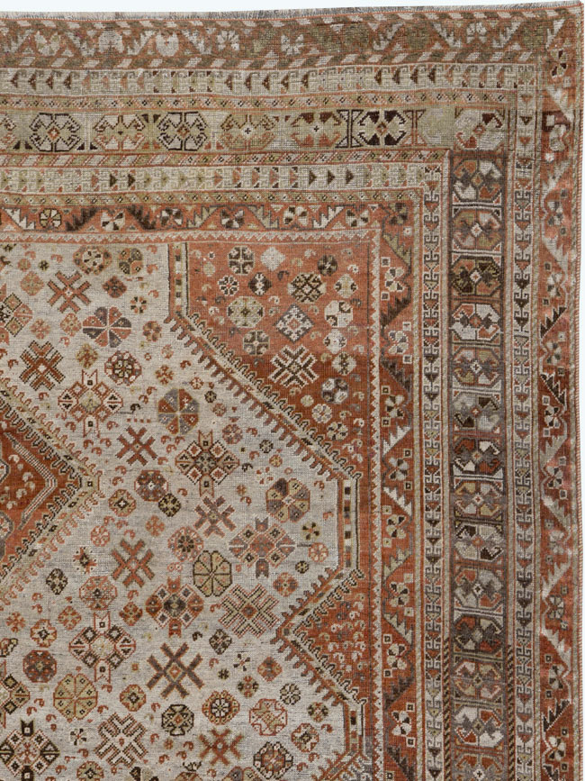 Antique Persian Shiraz Carpet, No.24061 - Galerie Shabab