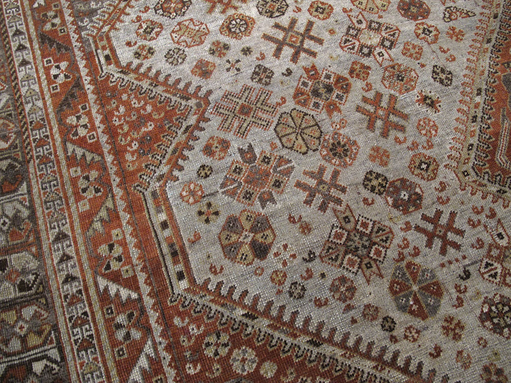 Antique Persian Shiraz Carpet, No.24061 - Galerie Shabab