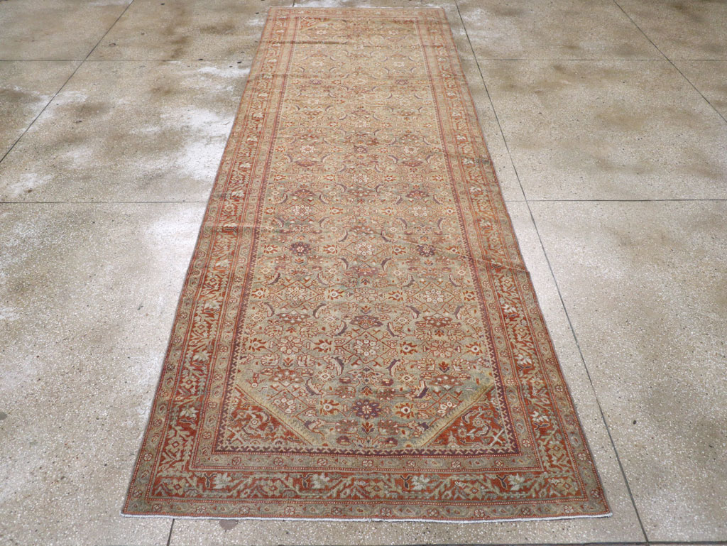 Antique Persian Mahal Gallery Carpet, No.24066 - Galerie Shabab