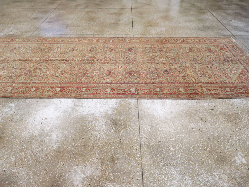 Antique Persian Mahal Gallery Carpet, No.24066 - Galerie Shabab