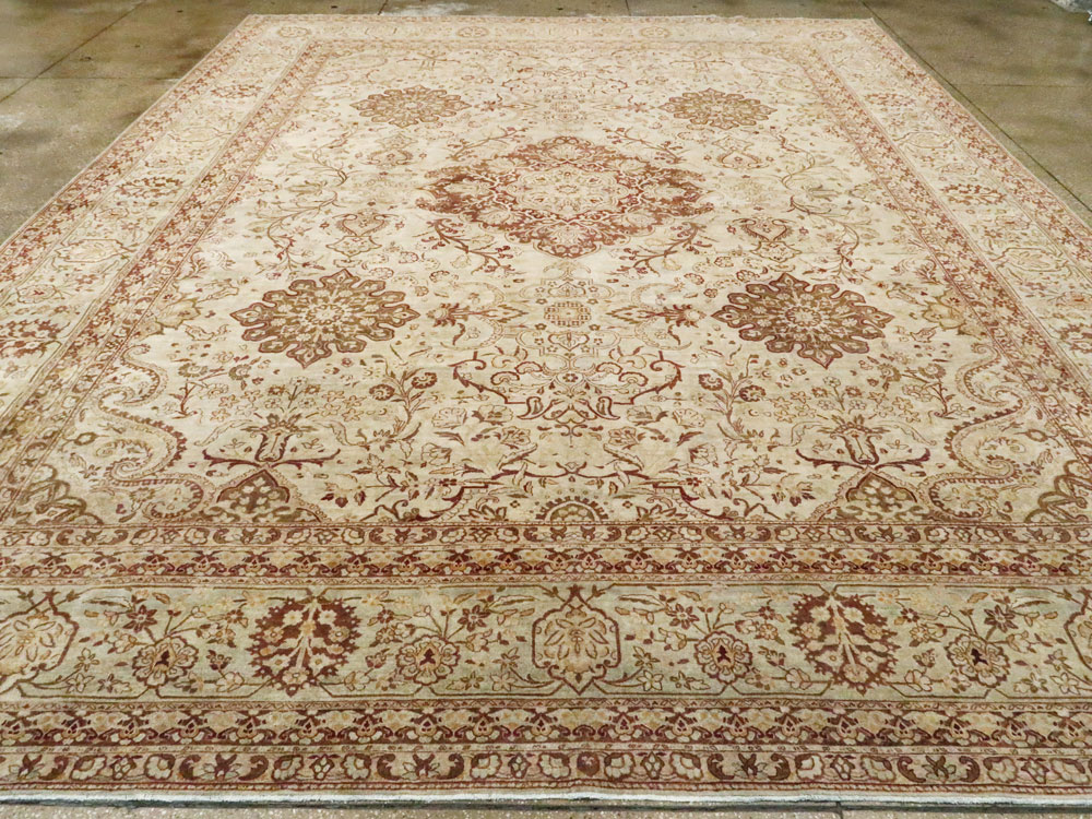 Antique Persian Lavar Kerman Carpet, No.24067 - Galerie Shabab