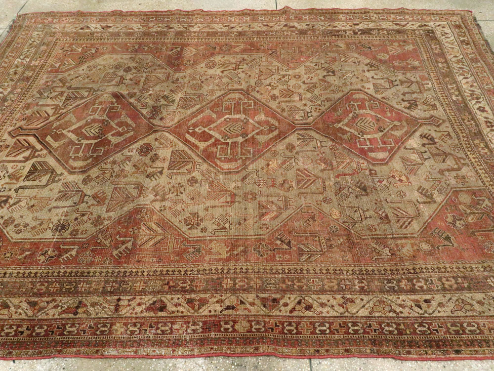 Antique Persian Shiraz Accent Rug, No.24072 - Galerie Shabab